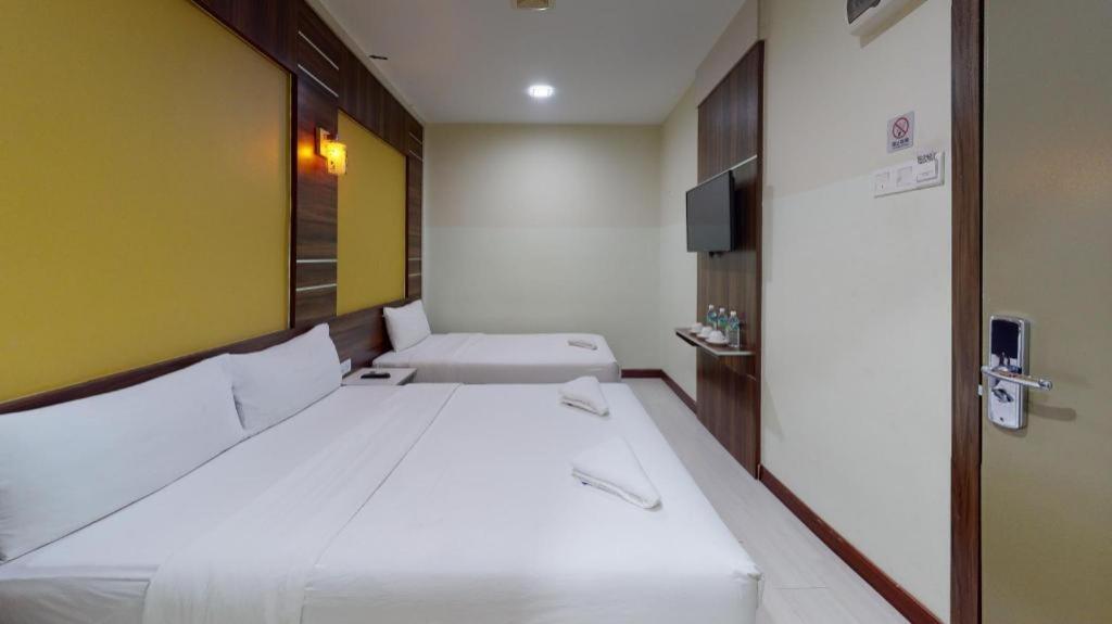 Golden Night Hotel Субанг Джая Екстериор снимка