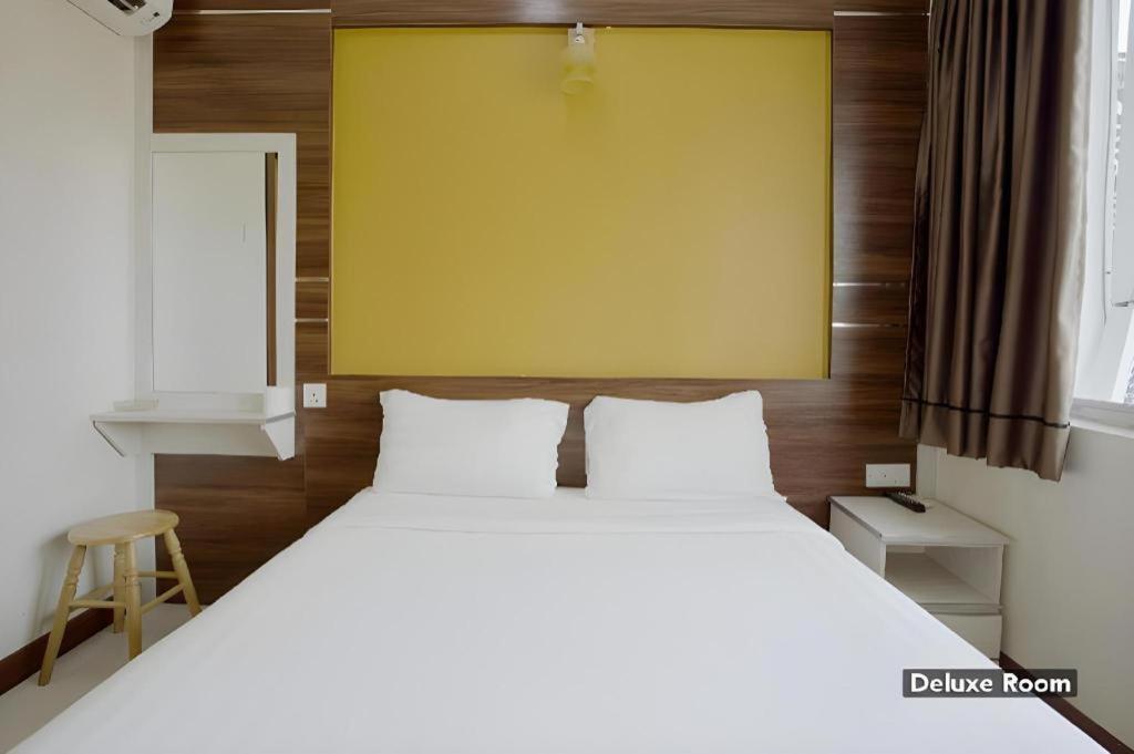Golden Night Hotel Субанг Джая Екстериор снимка