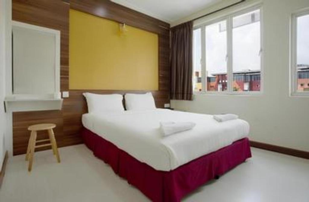 Golden Night Hotel Субанг Джая Екстериор снимка