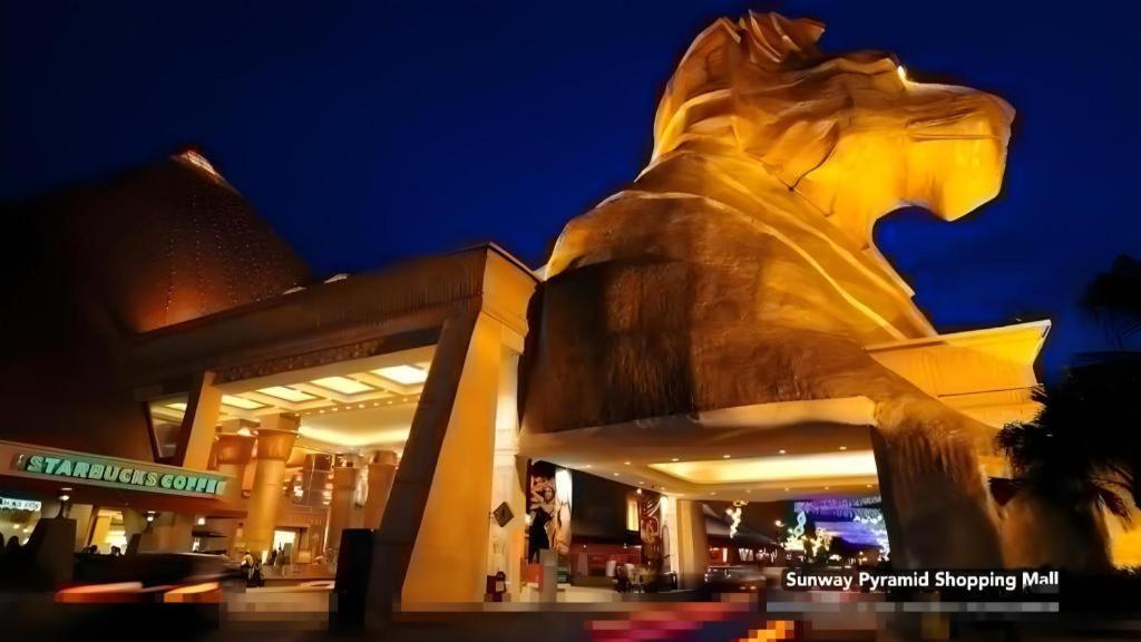 Golden Night Hotel Субанг Джая Екстериор снимка