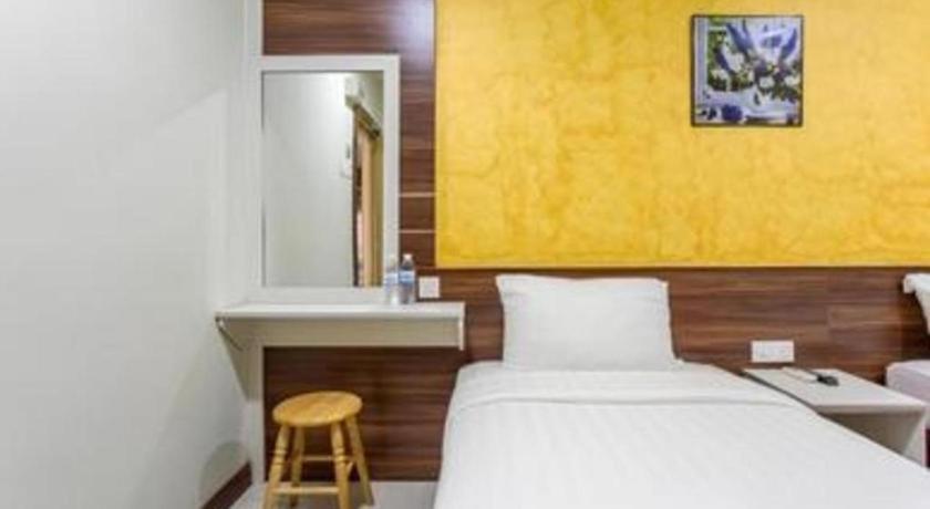 Golden Night Hotel Субанг Джая Екстериор снимка