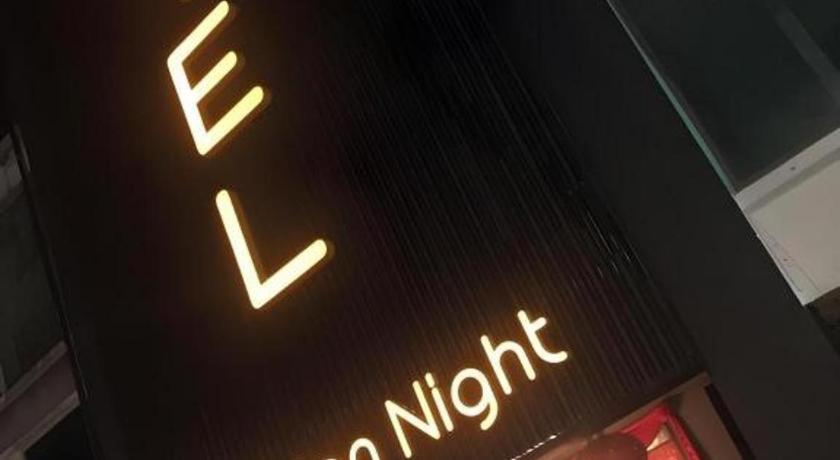 Golden Night Hotel Субанг Джая Екстериор снимка