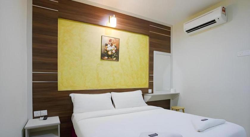 Golden Night Hotel Субанг Джая Екстериор снимка