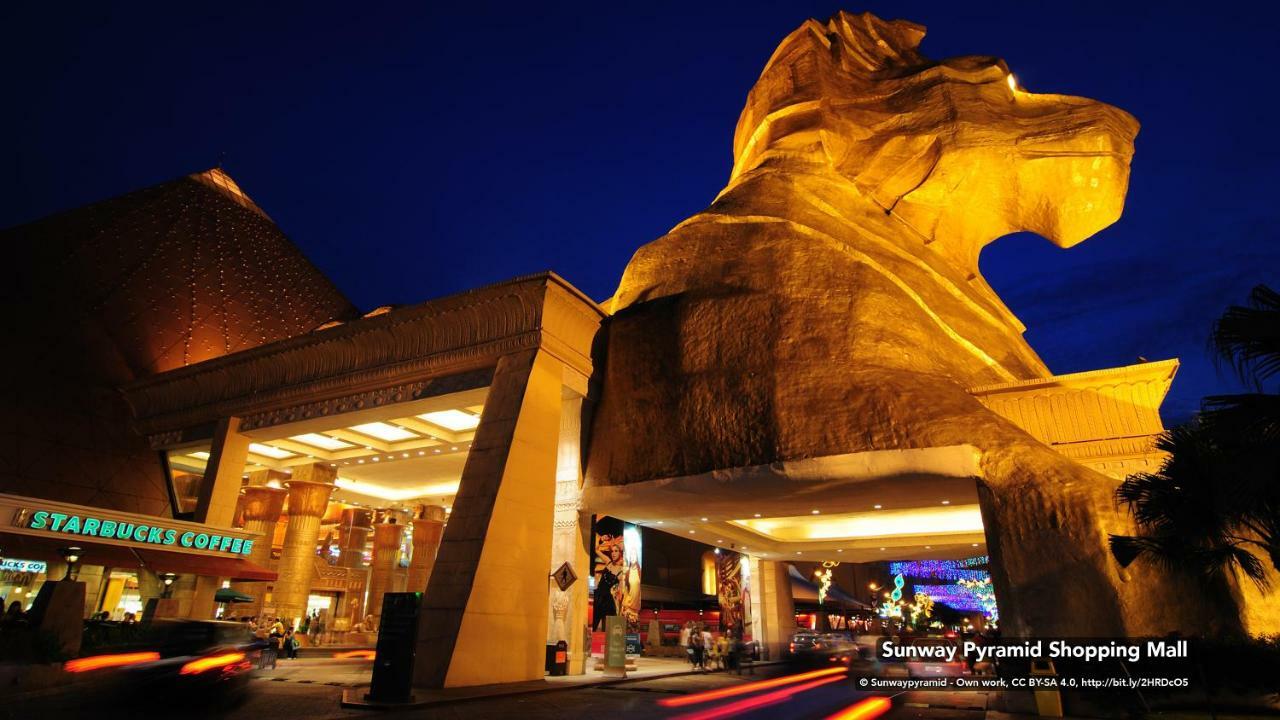 Golden Night Hotel Субанг Джая Екстериор снимка