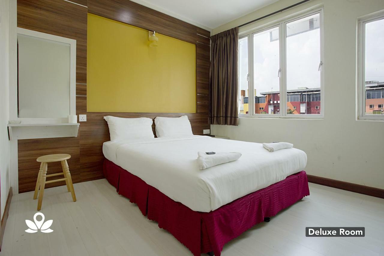 Golden Night Hotel Субанг Джая Екстериор снимка